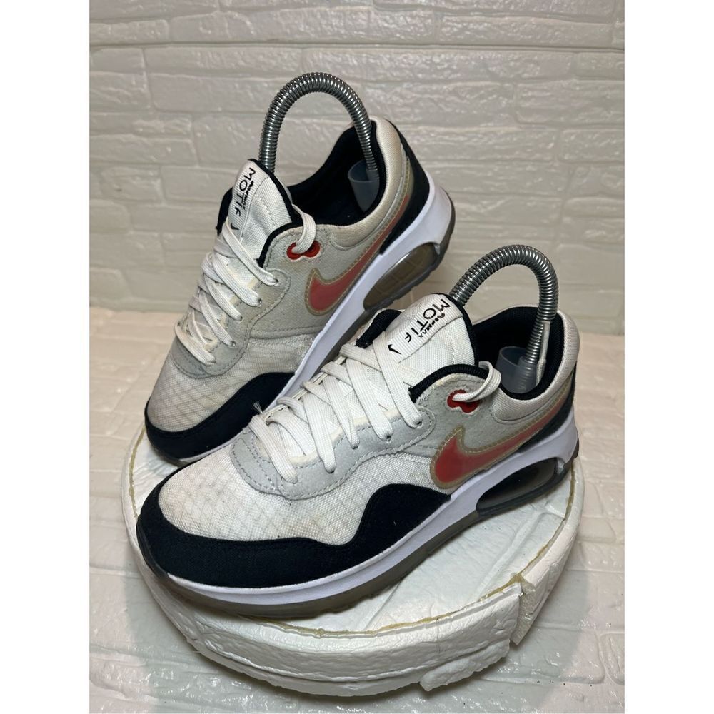 Nike Air Max Motif Sneaker for girls . Size 4.5Y